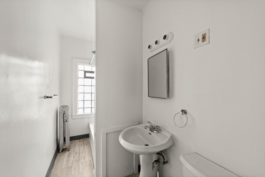 More Photos Of 1690 Eddington Rd, Cleveland Heights Apartments For Sale