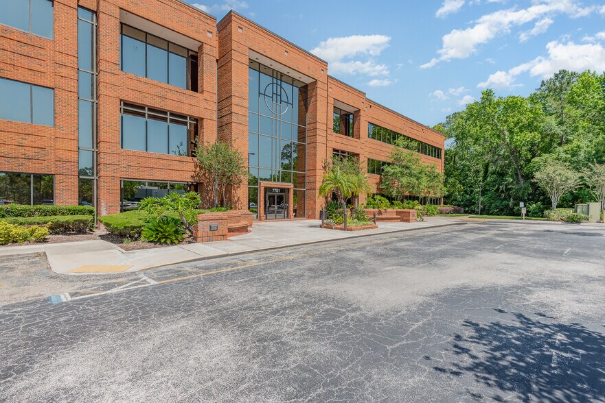 More Photos Of 7751 Belfort Pky, Jacksonville Office For Lease
