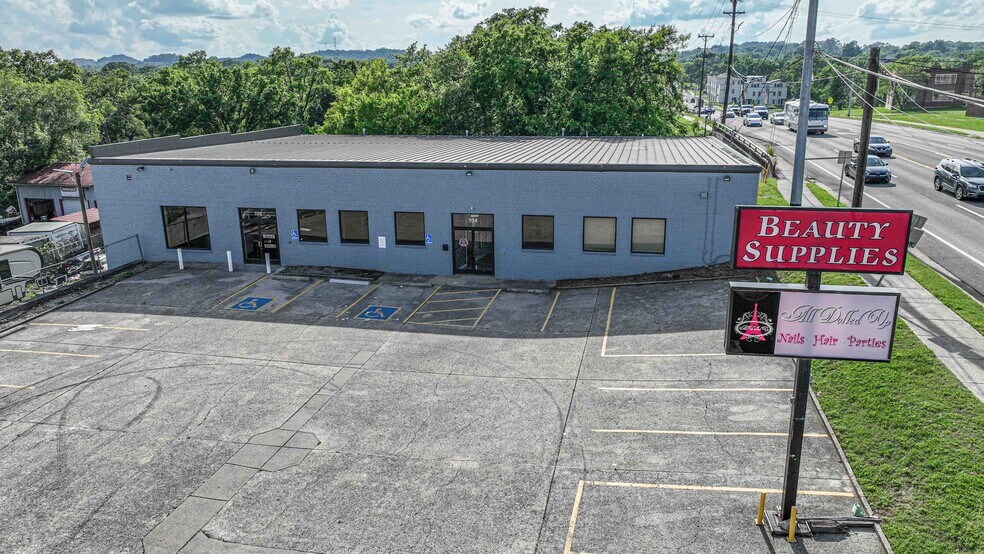 Primary Photo Of 108 Madison Station Blvd, Madison Freestanding For Sale