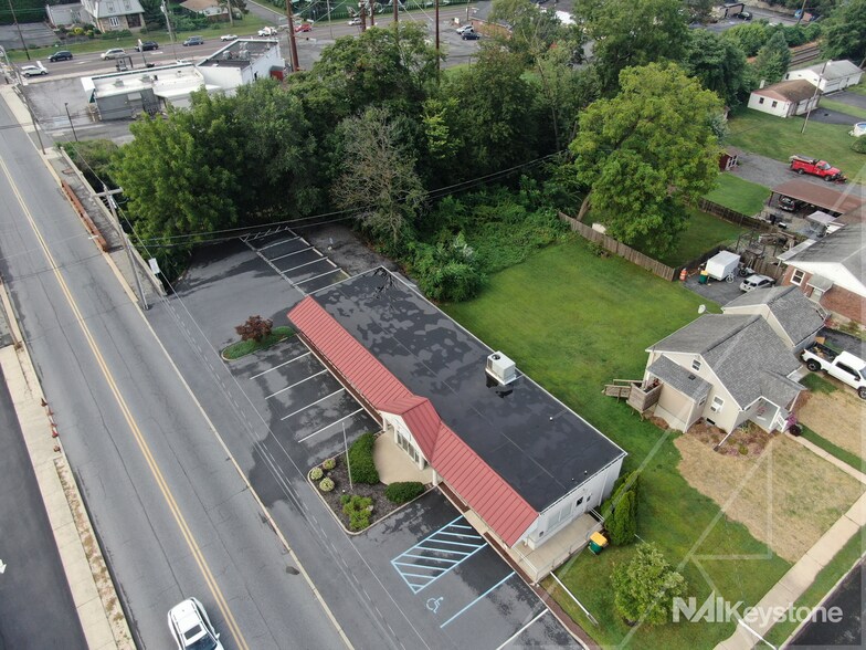 More Photos Of 35 S Dwight St, West Lawn Office For Lease