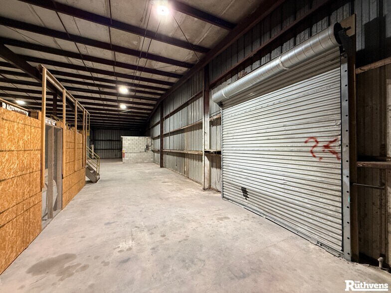 More Photos Of 1042 Hoover Rd, Winter Haven Warehouse For Lease