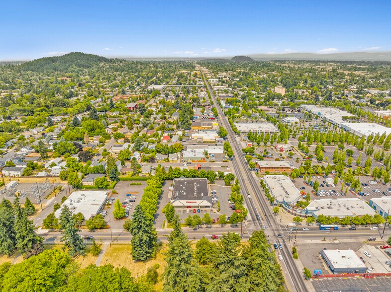 More Photos Of 4325 SE 82nd Ave, Portland Drugstore For Sale