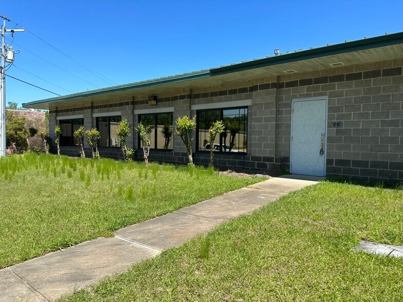 More Photos Of 135 Industrial Dr N, Madison Warehouse For Sale