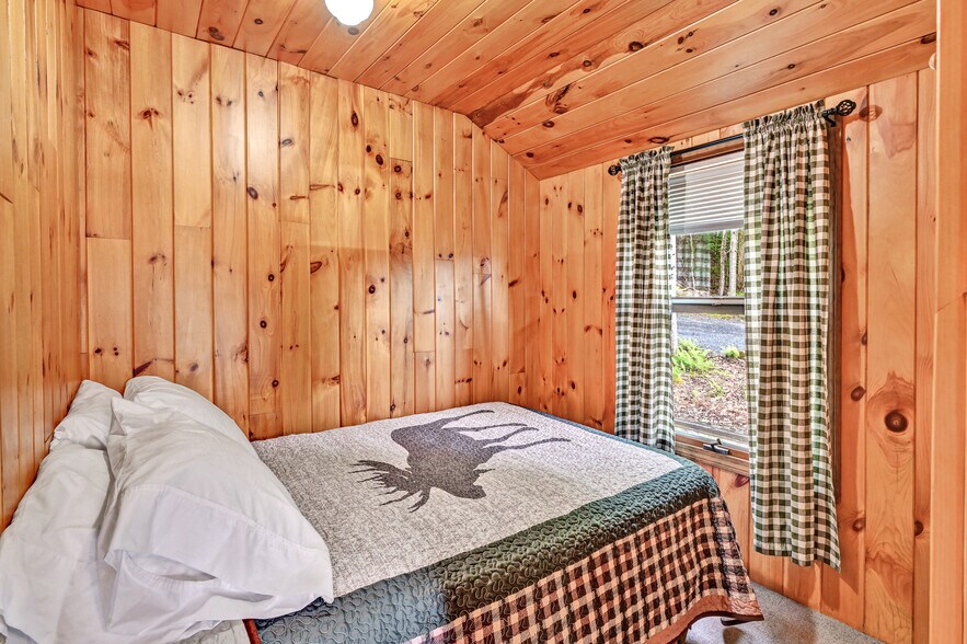 More Photos Of 15 Lower Wilson Pond Rd, Greenville Specialty For Sale