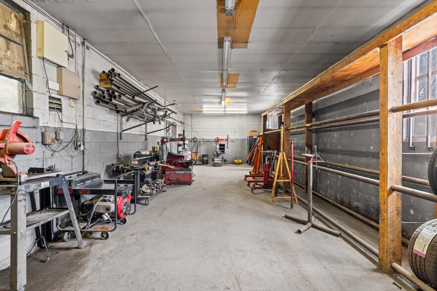 More Photos Of 16855 Oak St, Dillwyn Service For Sale