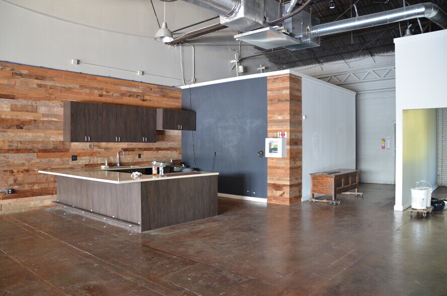 More Photos Of 996 Huff Rd NW, Atlanta Warehouse For Lease