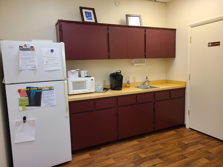 More Photos Of 3023 Eastland Blvd, Clearwater Office For Sale
