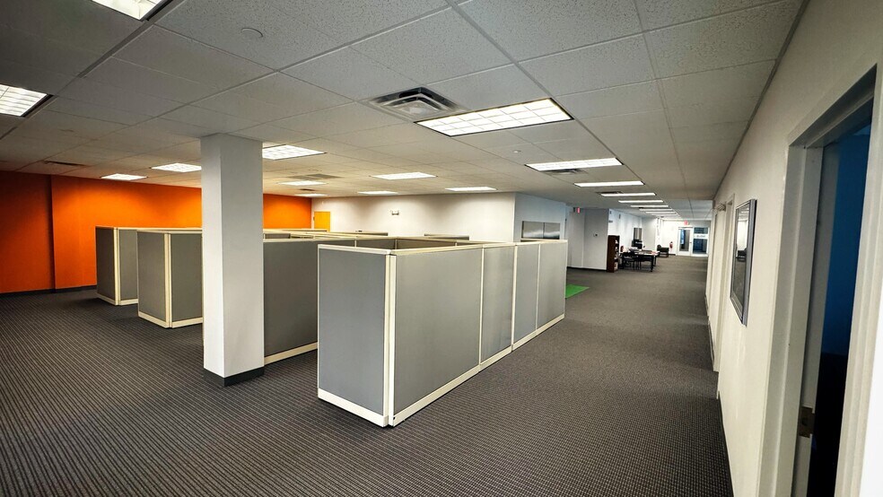 More Photos Of 10 Oceana Way, Norwood Office For Lease