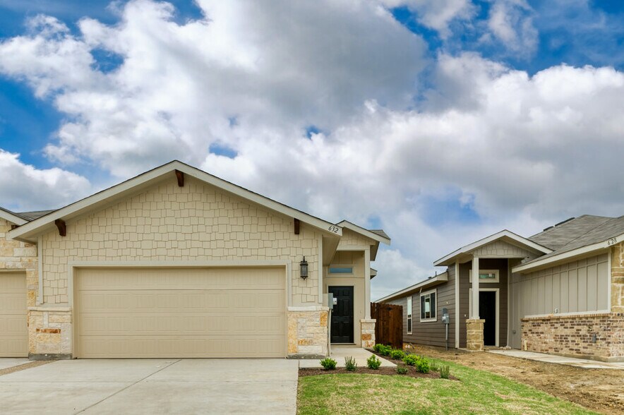 More Photos Of 632 Harvest Moon Dr, Venus Multifamily For Sale