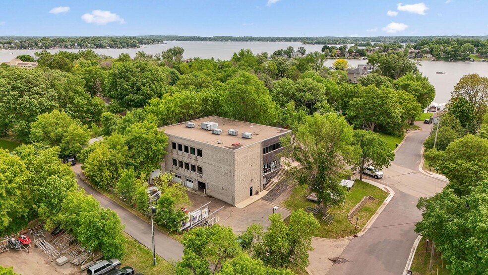 More Photos Of 4388 Shoreline Dr, Spring Park Storefront Retail Office For Sale