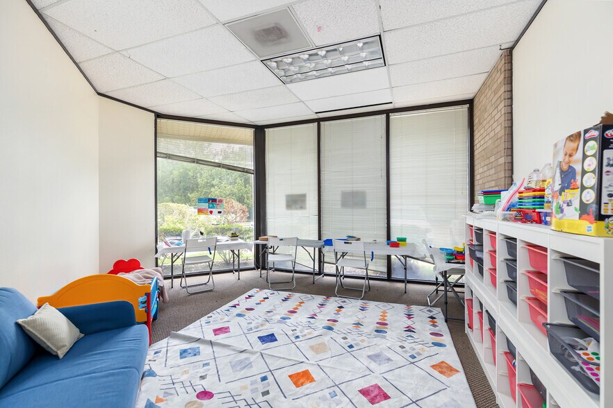 More Photos Of 14411 Cornerstone Village Dr, Houston Office For Sale