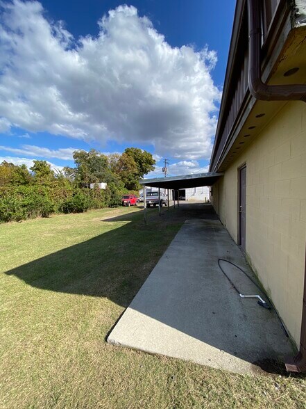 More Photos Of 1623 Broad St, Augusta Light Distribution For Sale