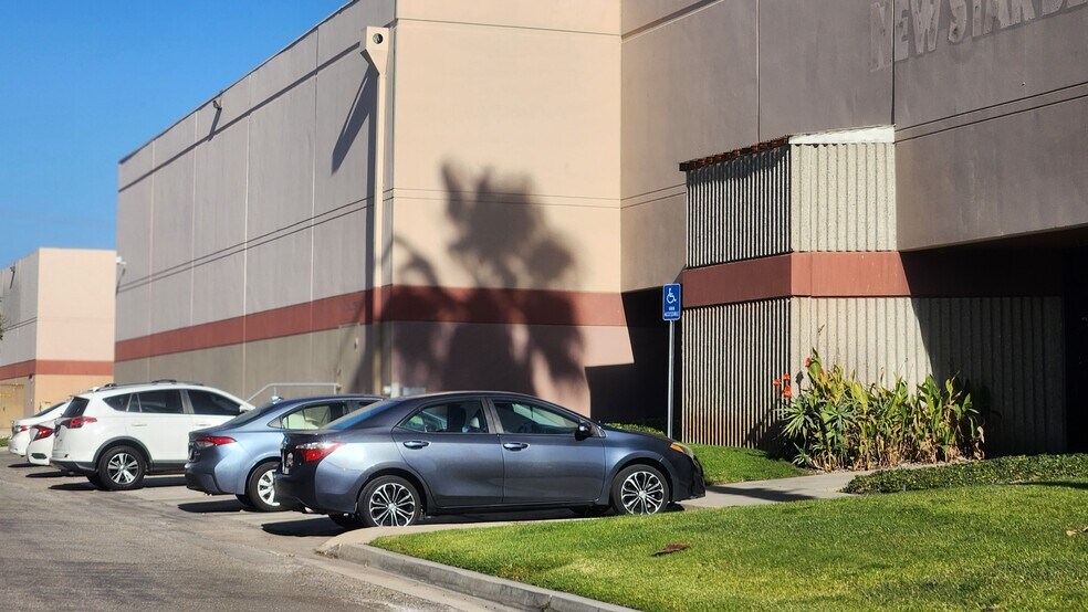 More Photos Of 7225 E Oxford Way, Commerce Warehouse For Sale