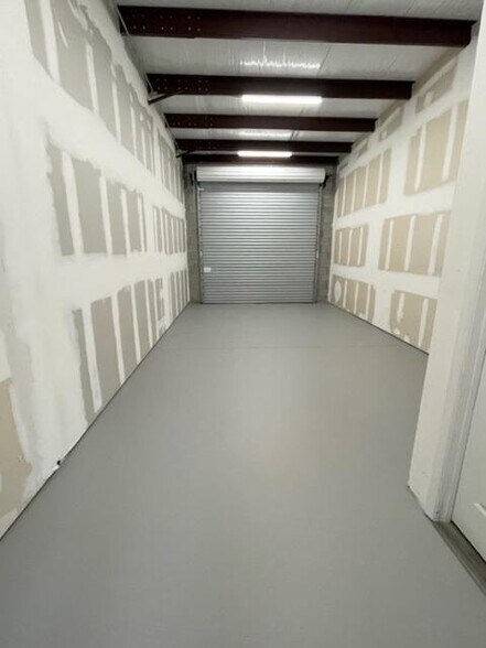 More Photos Of 330 NW Enterprise Dr, Port Saint Lucie Showroom For Lease