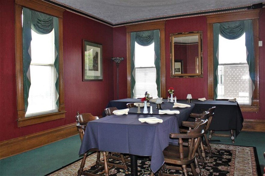 More Photos Of 1208 6th Ave, Huntington Restaurant For Sale