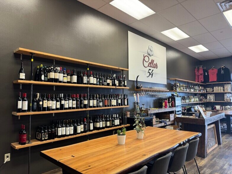 More Photos Of 720 S Highline Pl, Sioux Falls General Retail For Lease