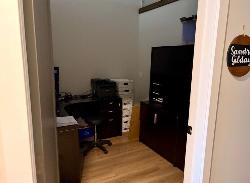 More Photos Of 7 McLeod Ave, Spruce Grove Storefront For Lease