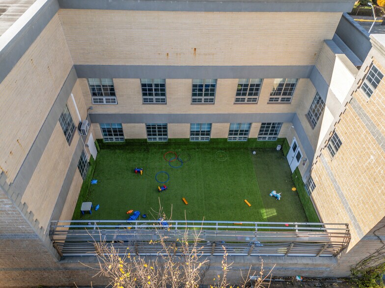 More Photos Of 7543 Parsons Blvd, Flushing Storefront Retail Office For Sale