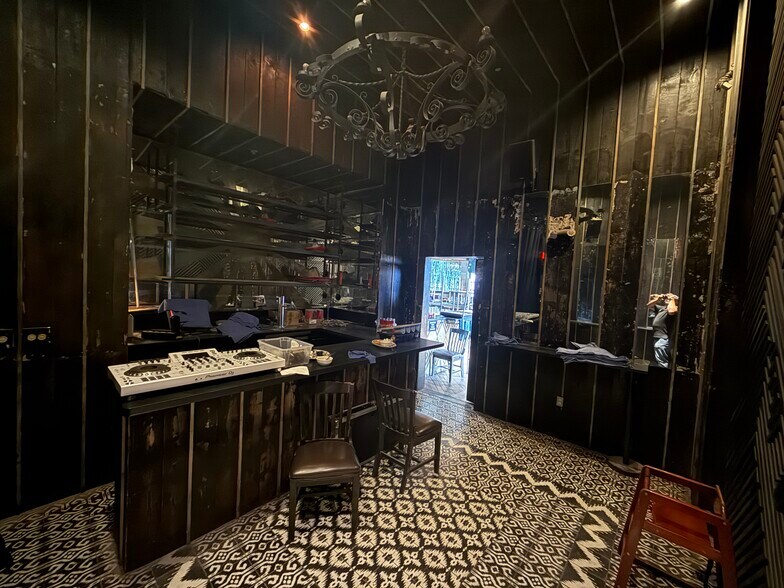 More Photos Of 4935 N Mesa St, El Paso Restaurant For Lease