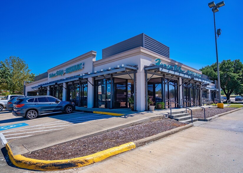 More Photos Of 1400-1420 N Loop 336 W, Conroe Department Store For Sale