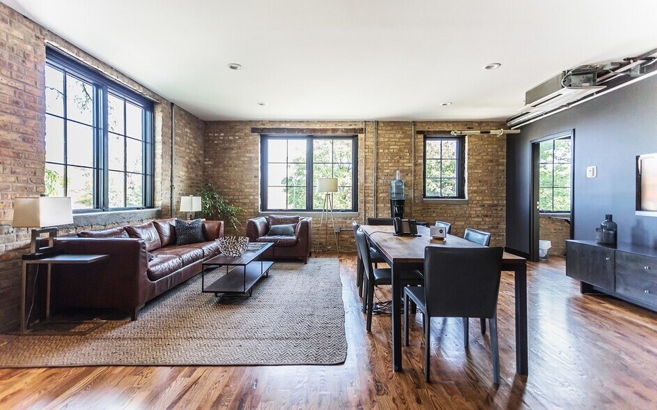 More Photos Of 548 N Sacramento Blvd, Chicago Industrial For Sale