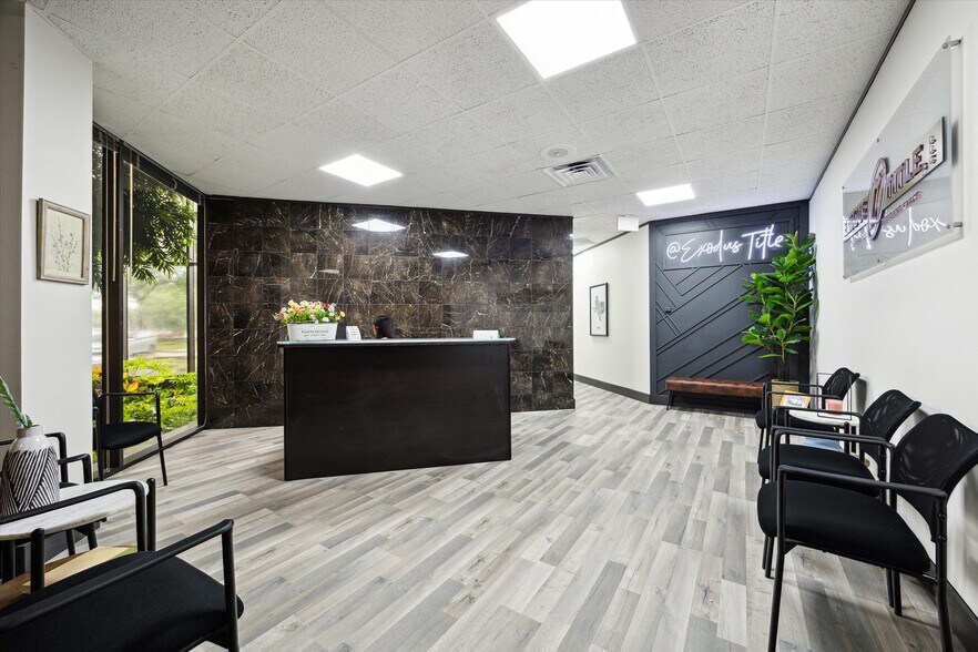 More Photos Of 12727 Featherwood Dr, Houston Medical For Lease