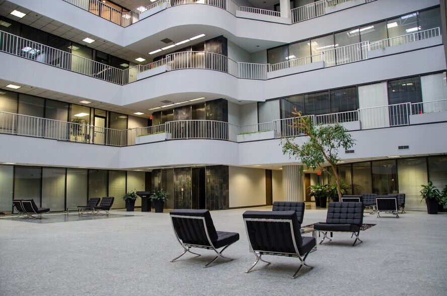 More Photos Of 2900 Wilcrest Dr, Houston Office For Sale