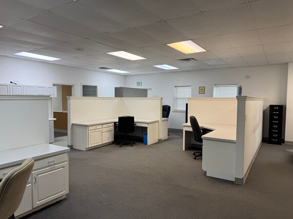 More Photos Of 7794 Grow Dr, Pensacola Office For Lease