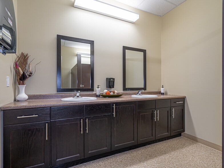 More Photos Of 88 Auto rd, Lloydminster Office For Lease