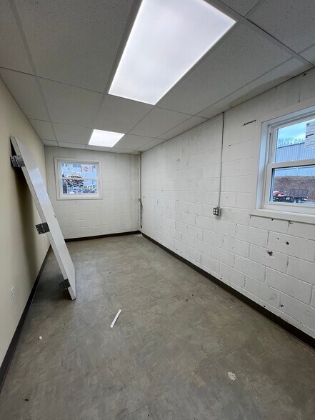 More Photos Of 36 Colorado Ave, Warwick Land For Lease