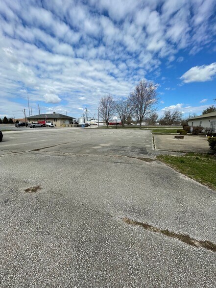 More Photos Of 319 W Frank St, Mitchell Specialty For Sale