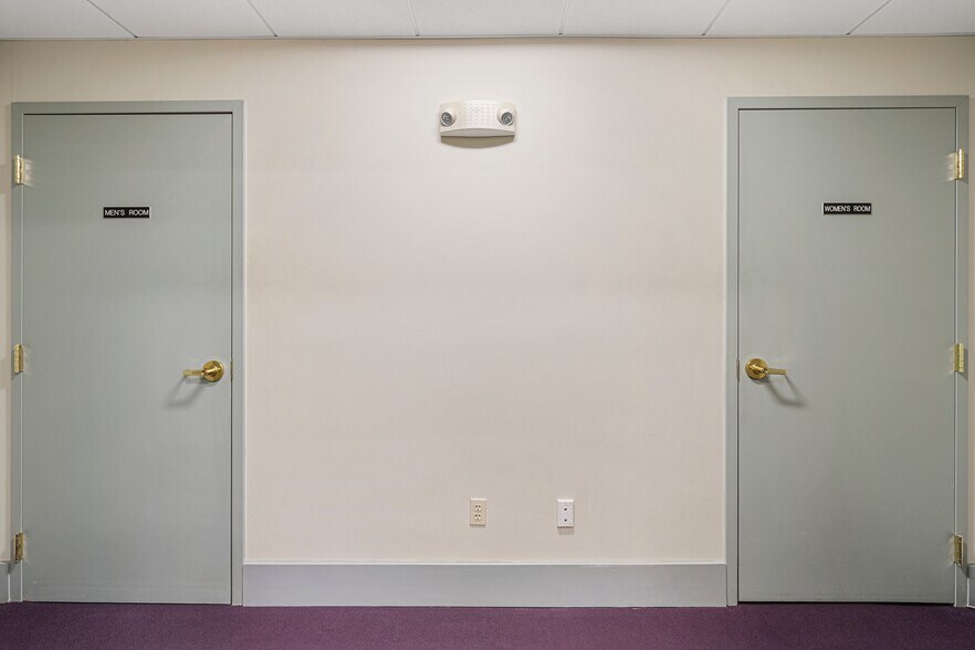 More Photos Of 319 Auburn St, Newton Medical For Lease