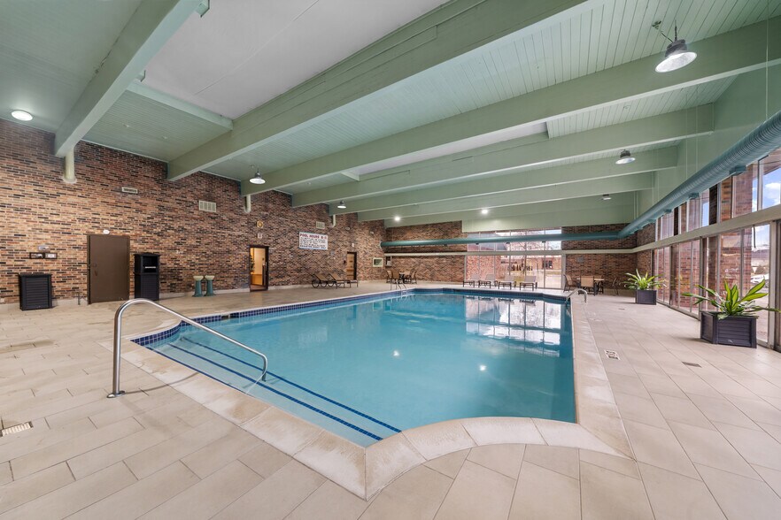 More Photos Of 21700 West Rd, Woodhaven Hotel For Sale