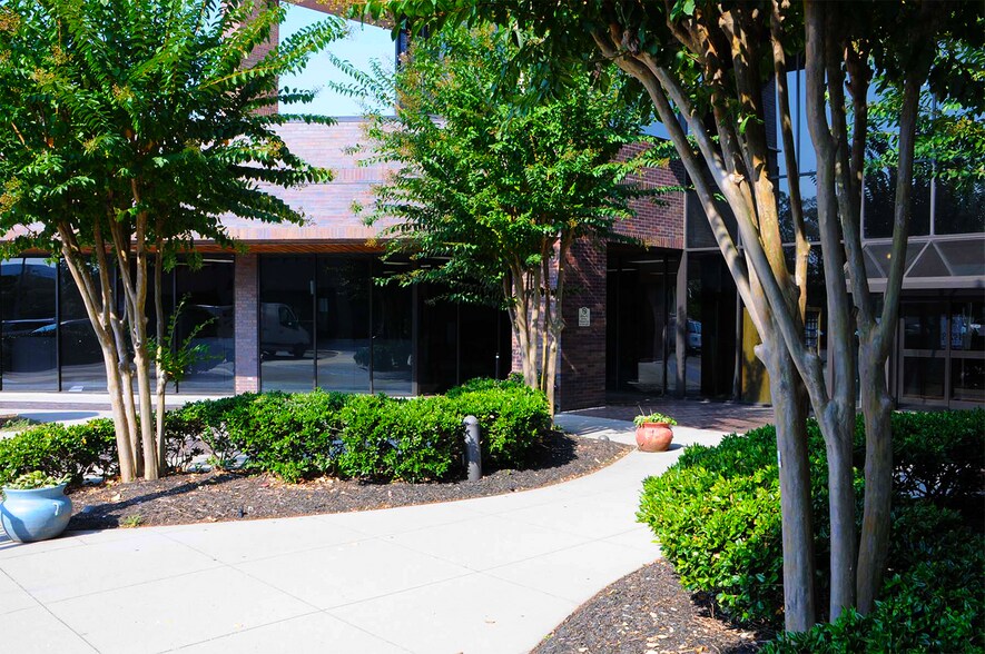 More Photos Of 800 Oak Ridge Tpke, Oak Ridge Medical For Lease