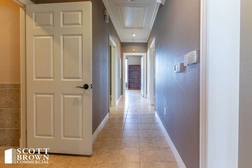 More Photos Of 860 Hebron Pky, Lewisville Office For Lease