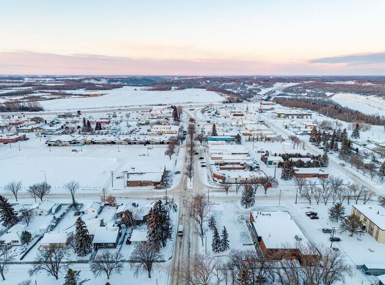 More Photos Of 34 Athabasca Av, Devon Storefront For Sale