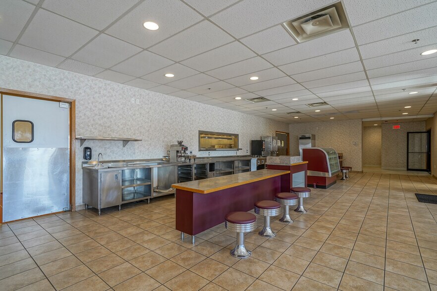 More Photos Of 3450 Gateway Dr, Grand Forks Restaurant For Lease