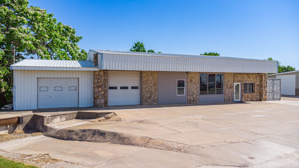 More Photos Of 422 State Highway 42, Osage Beach Storefront For Lease