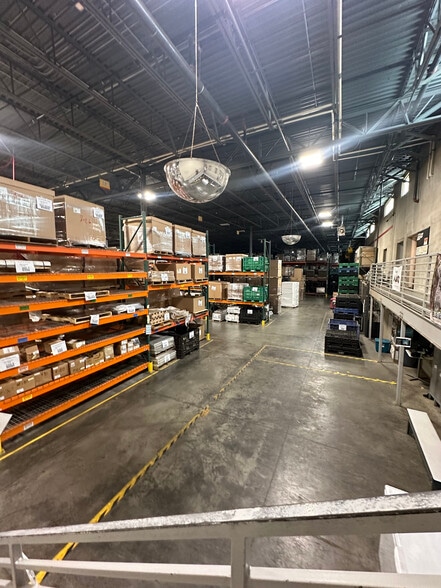 More Photos Of 6982 S Quentin St, Englewood Warehouse For Lease