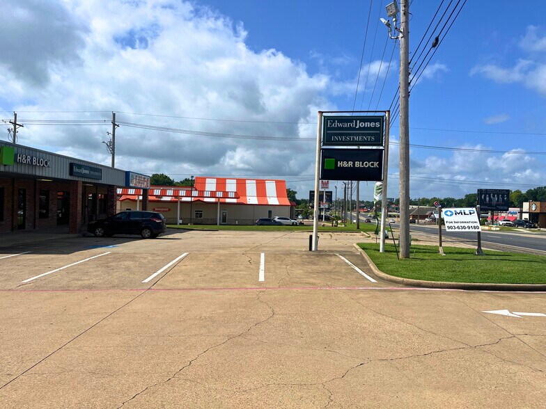 More Photos Of 906 Us Highway 271 S, Gilmer Storefront For Lease