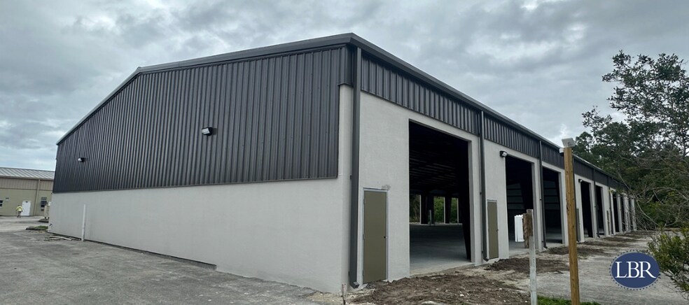 More Photos Of 672 Atlantis Rd, Melbourne Industrial For Lease