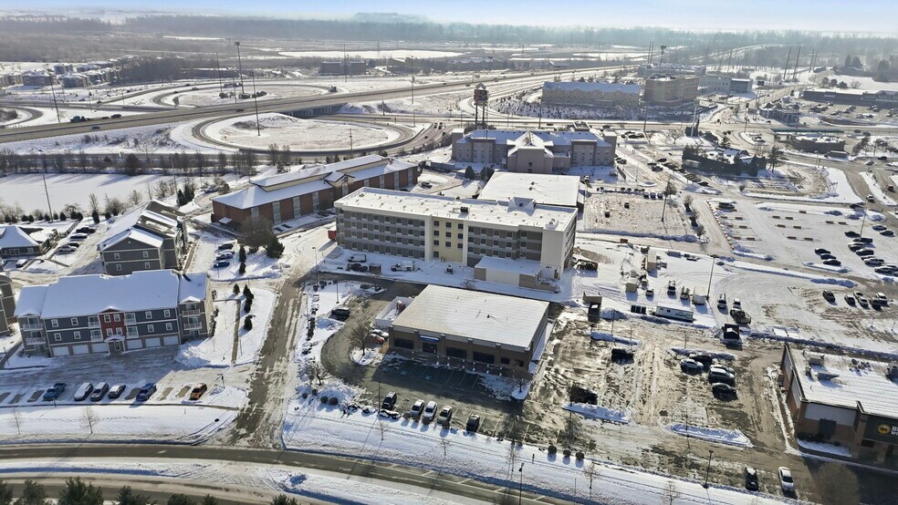 More Photos Of 5511 Coventry Ln, Fort Wayne Freestanding For Sale