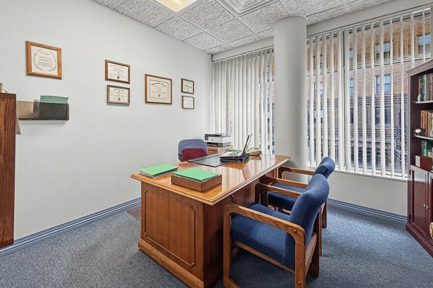 More Photos Of 300 Walnut St, Des Moines Apartments For Sale