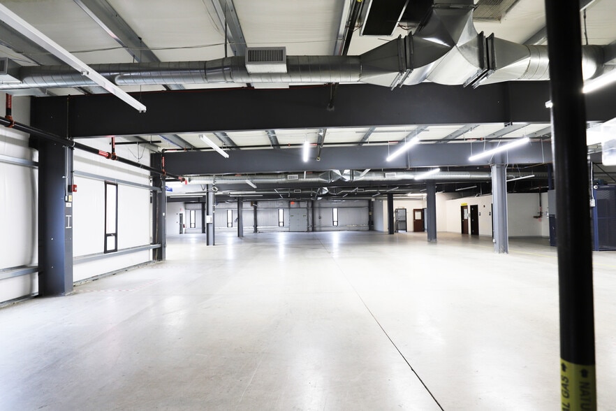 More Photos Of 1034 Pearl St, Brockton Warehouse For Lease