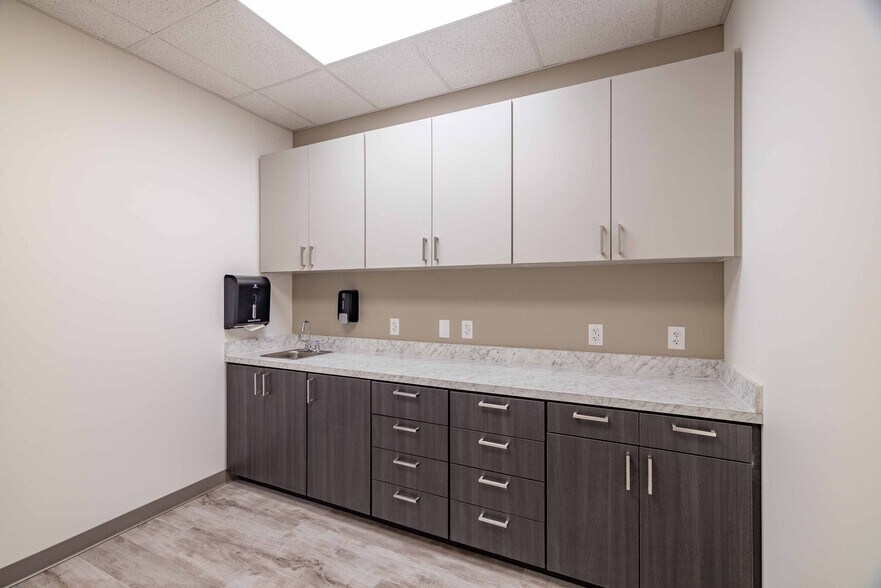 More Photos Of 27511 W IH-10, Boerne Medical For Lease