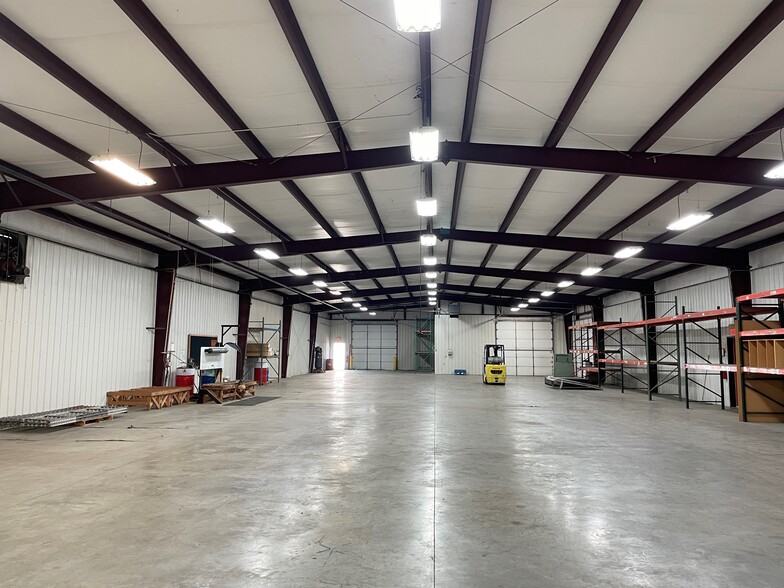 Primary Photo Of 935 W Oak St, Louisville Warehouse For Lease