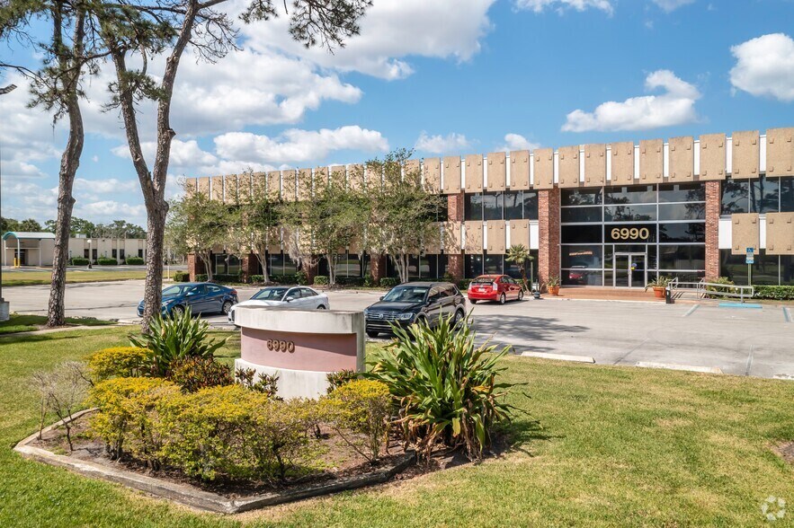 More Photos Of 6990 Lake Ellenor Dr, Orlando Office For Lease