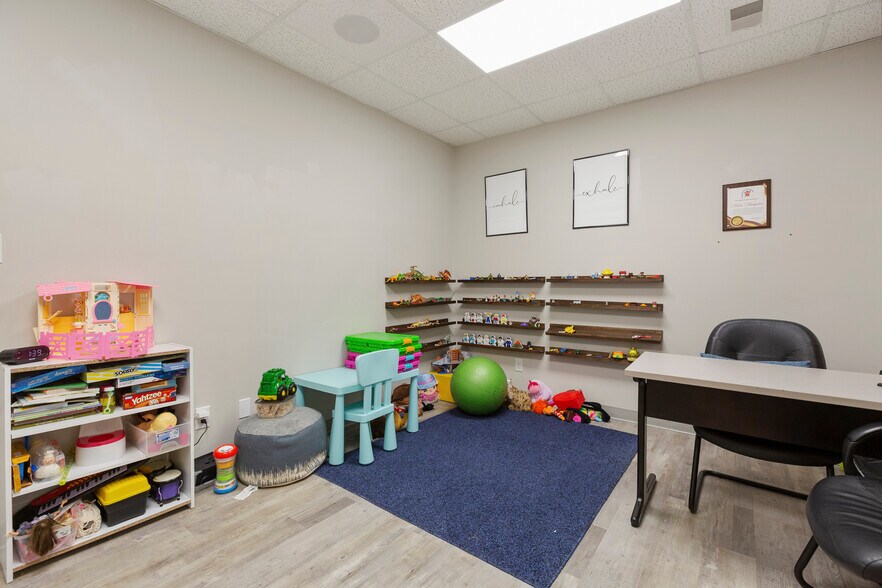 More Photos Of 1300 Gardiner Ln, Louisville Medical For Sale