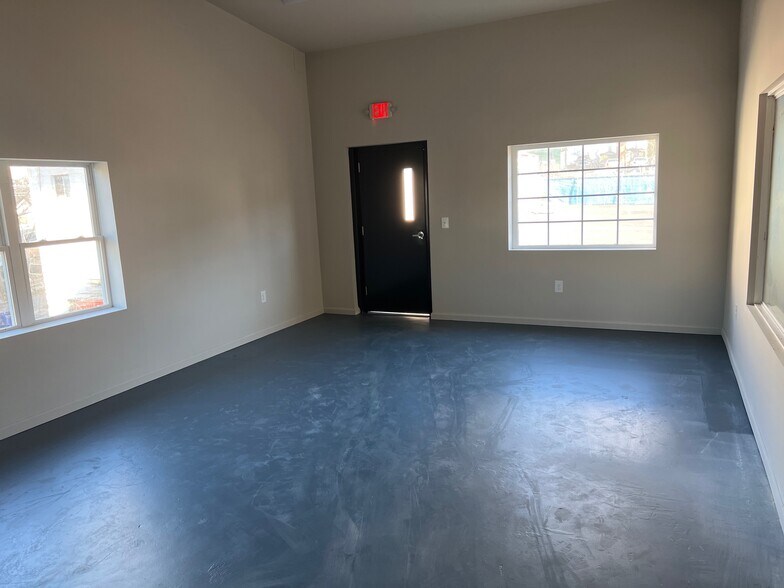 More Photos Of 542 SW Milam Ave, Atlanta Warehouse For Lease