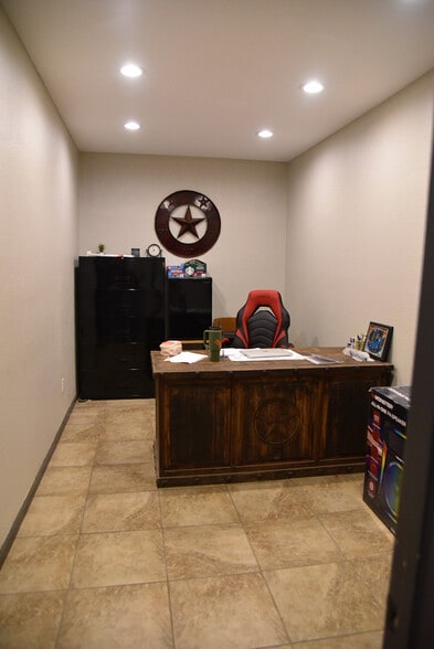 More Photos Of 1700 Dakota Ave, Midland Industrial For Lease